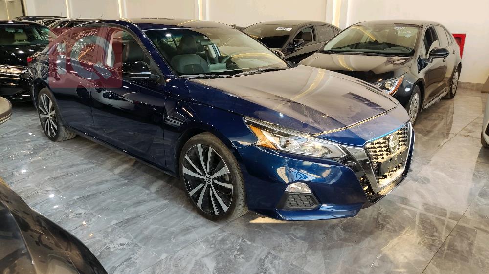 نيسان ألتيما